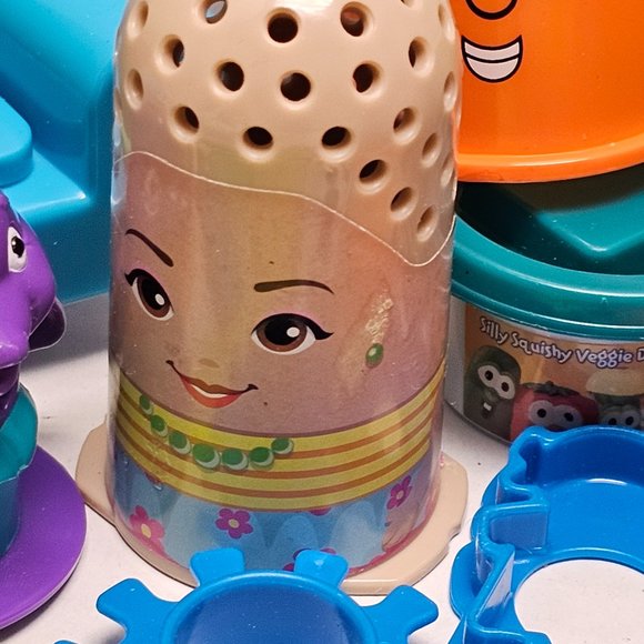 Lot Playdoh Tools Veggie Tales Buzz n Cut Fuzzy  Molding Playset - Picture 8 of 16